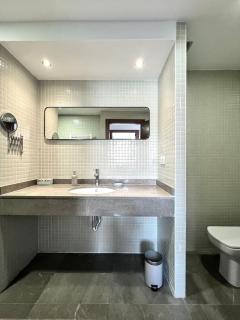 Top Floor Gem with Terrace in Prime Location - Valencia - 8