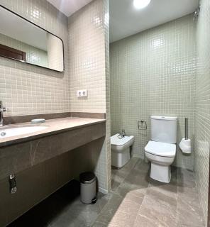 Top Floor Gem with Terrace in Prime Location - Valencia - 7
