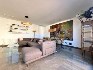 Top Floor Gem with Terrace in Prime Location - Valencia - 5