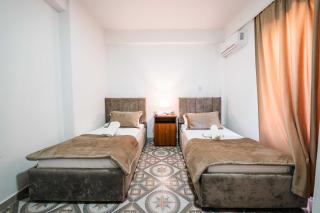 Lion Hotel - 4