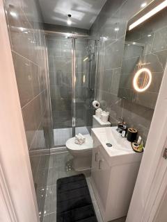 Cosy En-Ensuite Private Room with own Kitchenette in Birmingham - Halesowen R2 - 2