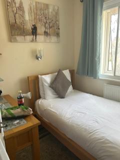 Four Seasons Guest House - Canterbury - 4