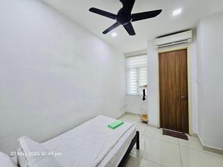 Happy Villa - Private Pool, 5BR, KTV, BBQ, PS5 just 3 Mins to Batu Ferringhi Beach! - Batu Ferringhi - 1