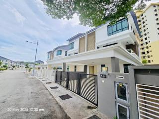 Happy Villa - Private Pool, 5BR, KTV, BBQ, PS5 just 3 Mins to Batu Ferringhi Beach! - Batu Ferringhi - 0