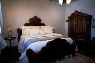 JR's Chophouse B&B - 1