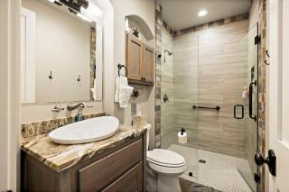 Big Red Chicken Estate - Wimberley - 1