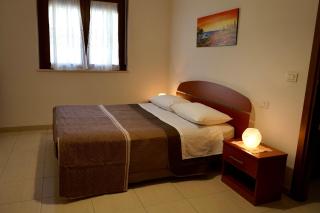 Two-room apartment & parking - Brecciarola - 4