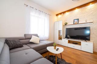 Two Villas with Pool and Jacuzzi, Villa Marin, Pridraga - Pridraga - 8