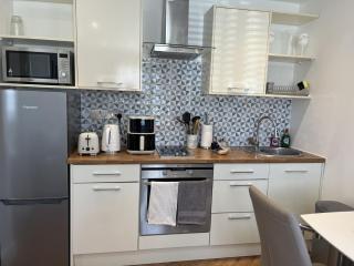 Bayside at 9 The Dome Barton on Sea - 8