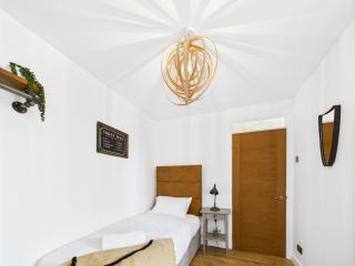 Luxury Beach Stay with Hot Tub - Burry Port - 3