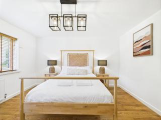 Luxury Beach Stay with Hot Tub - Burry Port - 8