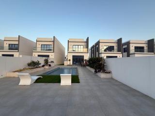 3BR Amazing Seaview Private Villa with Pool - Fujairah - 5