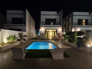 3BR Amazing Seaview Private Villa with Pool - Fujairah - 0