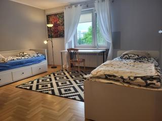 Large room with wardrobe space - Warsaw - 9