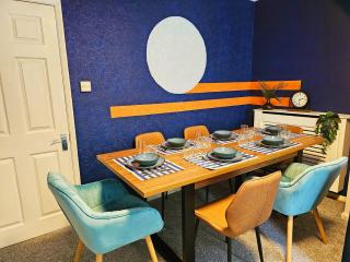 Group Stay with 3 Parking Spaces - Banbury - 9