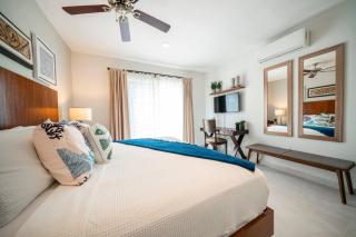 Modern Penthouse with 2 Bedrooms & Pool - Exquisite Bargain Priced - At Margaritas II - Playa del Carmen - 7