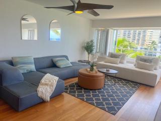 Sleek Oceanside Oasis 1-Bedroom CS condo - Honolulu - 1