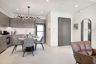 2BR Walk to Burj Mall & Opera Pool View - 2