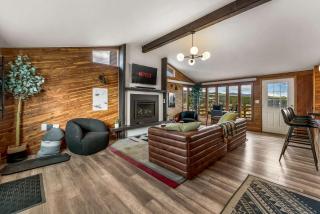 The Hilltop Haven w Hot Tub and The Best Views - Leadville - 9