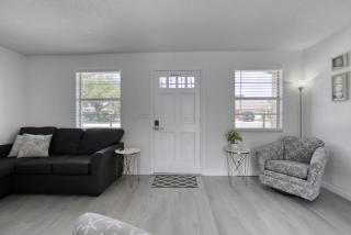 Coquina Cabana with fenced yard and adorable decor - South Daytona - 0