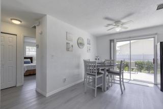Coquina Cabana with fenced yard and adorable decor - 4