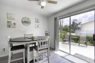 Coquina Cabana with fenced yard and adorable decor - 3