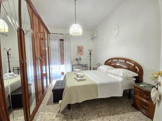 Marano Apartment - Bright 3 Bedrooms in the Center - 4