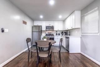 Cozy 1BR Near Downtown wWi-Fi & Free Parking - Houston - 2