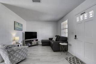 Coquina Cabana with fenced yard and adorable decor - South Daytona - 9