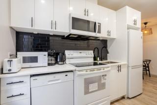 Beautiful 3BR in MTL Mont-Royal - 6