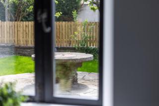 FLOUR MILL HOUSE at PITKERRO MILL, 4 double bedrooms, TVs, 3 en-suite, separate shower, wc, fully equipped kitchen, games room, large family lounge, private parking, WiFi, private garden and courtyard, long stay rates available through Honeycomb Hosts - Dundee - 1