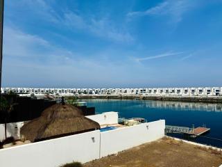 Lux 4 with Assistance room with Pool and Sea View - Fujairah - 1