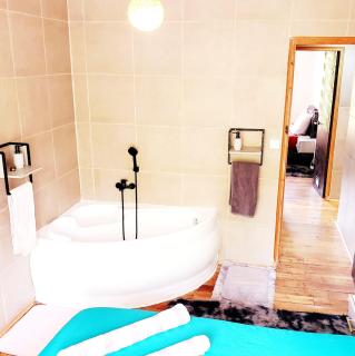 Suite Bathtubs 1 to 6 - Air-conditioned - Self-Arrival - Avignone - 9