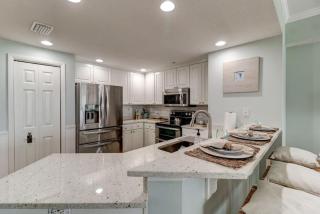 Elegant Oceanfront Pool Hot Tub at Sanibel Condos - Daytona Beach Shores - 4