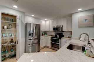Elegant Oceanfront Pool Hot Tub at Sanibel Condos - Daytona Beach Shores - 3