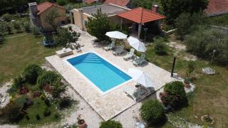 Holiday home Neva with private pool and game room - Donje Vinovo - 0