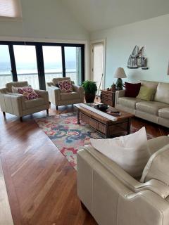 Beautiful Private Ocean Front Home - Loveladies - 1