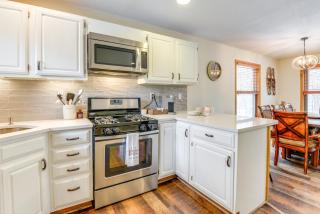 3 min to Mt Snow with FREE Shuttle! Family-Size fun, Wood fireplace, 2 living rooms, Arcades - Dover - 6