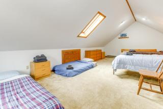 3 min to Mt Snow with FREE Shuttle! Family-Size fun, Wood fireplace, 2 living rooms, Arcades - Dover - 1