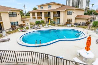 Island Time Oasis Pool Walk to Beach & Balcony - Daytona Beach Shores - 2