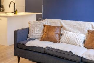 Amazing 3-Bedroom on Saint-Urbain - Montréal - 8