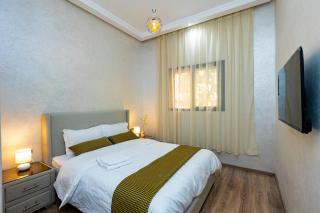 Elegant and Modern Apartment, Calm Cosy and Central - 0