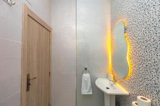 Elegant and Modern Apartment, Calm Cosy and Central - 6