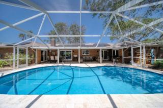 Lighthouse Retreat With A Pool - 0