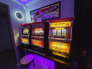 Hot Tub Massage Pinball Stylish! By The Greene - Kettering - 1