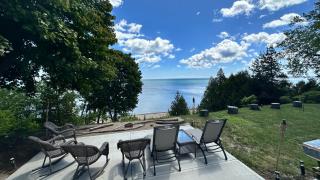 Serenity Lake House - Palms - 4