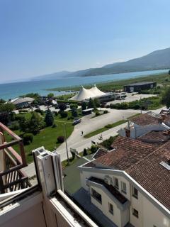 Nice Lake view Apartment - 2