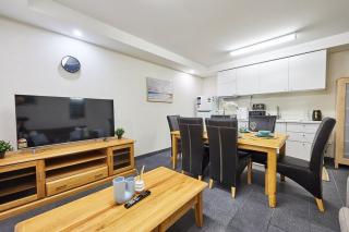 Ultimate Scarborough Entertainer - Perth - 6
