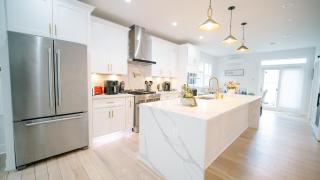 Stylish 5BR DC Retreat with Rooftop & Backyard - 8