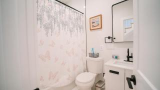 Modern 5BR & 5BA Rooftop Deck & Private Parking - Washington - 2